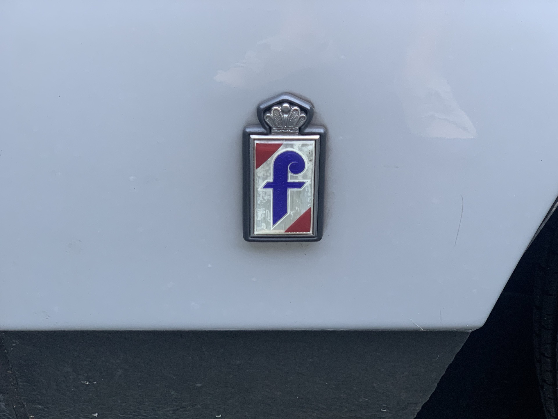 マセラティ(純正) quattroporte用 ピニンファリーナロゴ