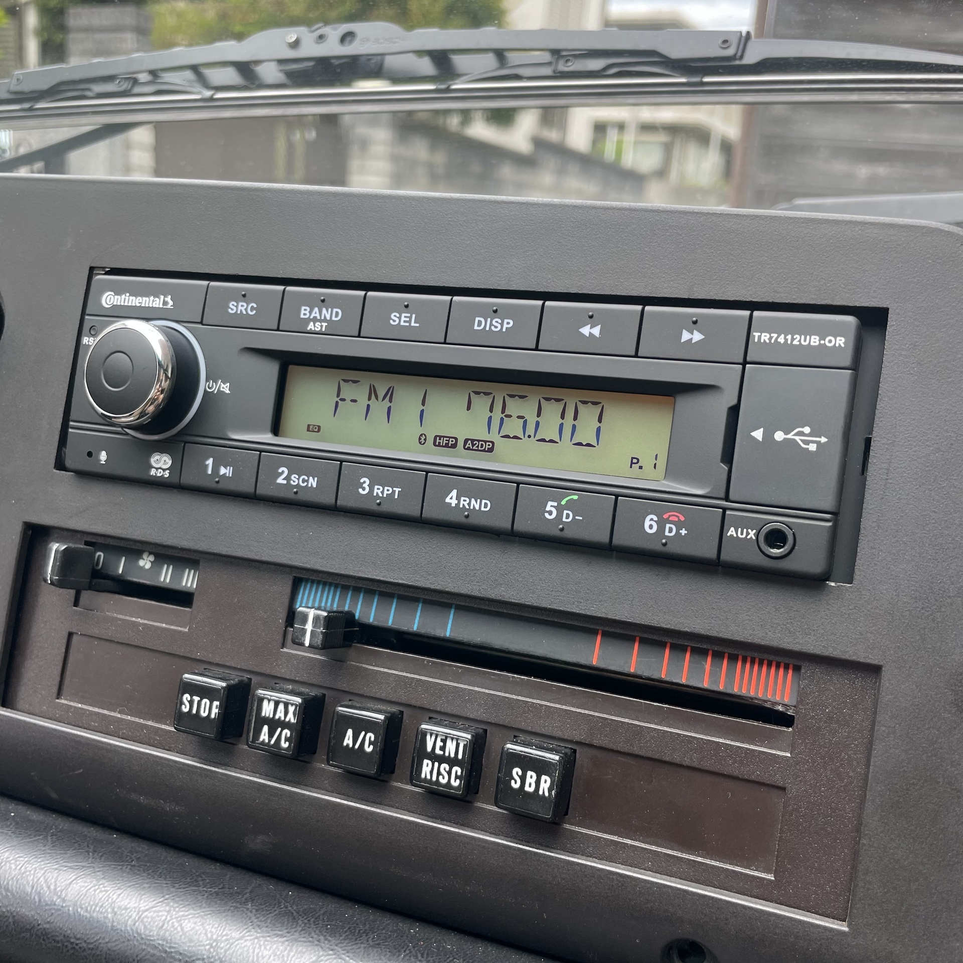 ヤングタイマーにお似合いの Continental TR7412UB-OR: acerog